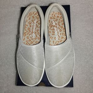 Reebok Slip On Sneakers Size 7 NIB Women